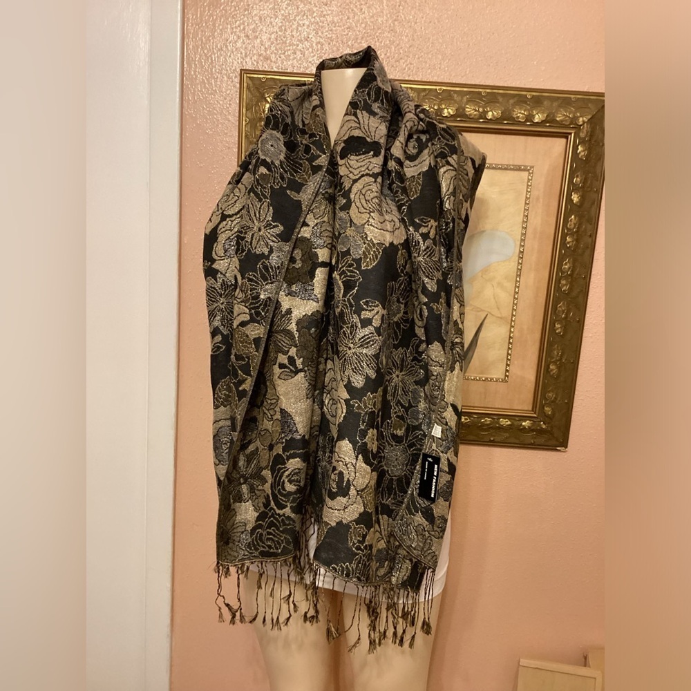 New Fashion Scarf & Shawl NWT